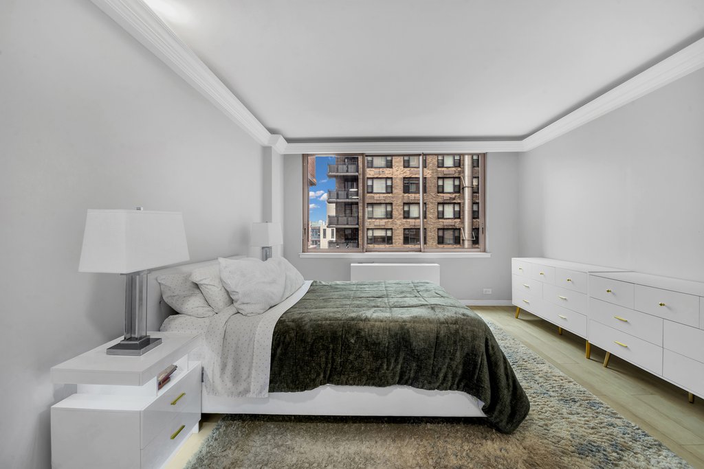 235 East 40th Street, Unit 24H photo 3