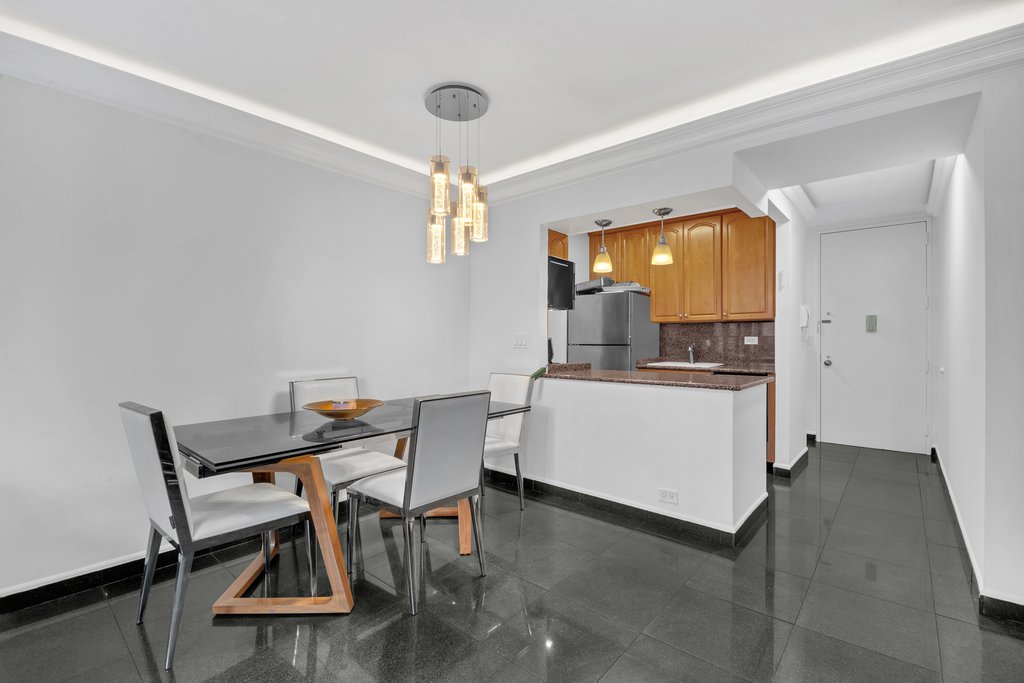 235 East 40th Street, Unit 24H photo 4