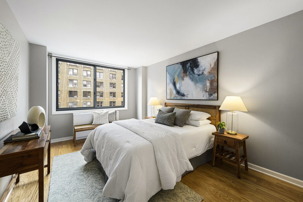 2025 Broadway, Unit 12D photo 4