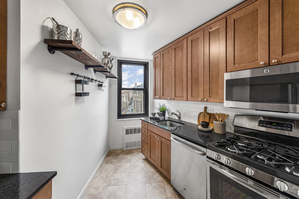 2025 Broadway, Unit 12D photo 5