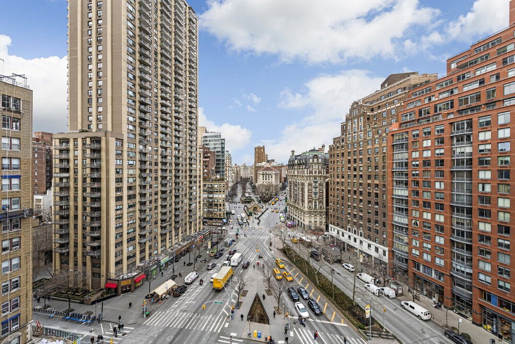 2025 Broadway, Unit 12D photo 7