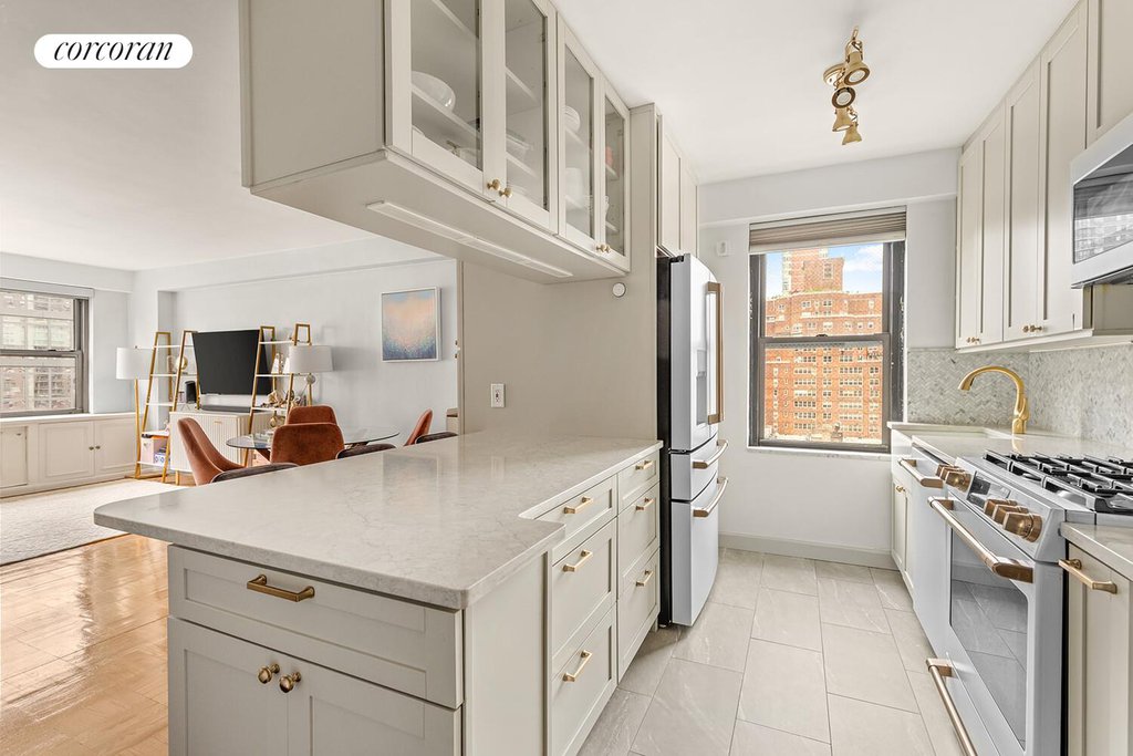 399 East 72nd Street, Unit 12H photo 3