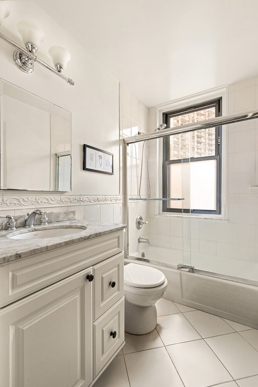 2025 Broadway, Unit 8E photo 5