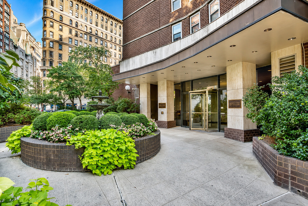 2025 Broadway, Unit 8E photo 8