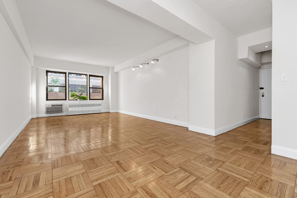 220 East 54th Street, Unit 10D photo 2