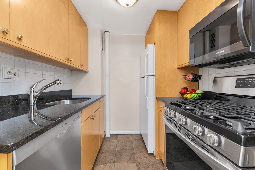 220 East 54th Street, Unit 10D photo 4