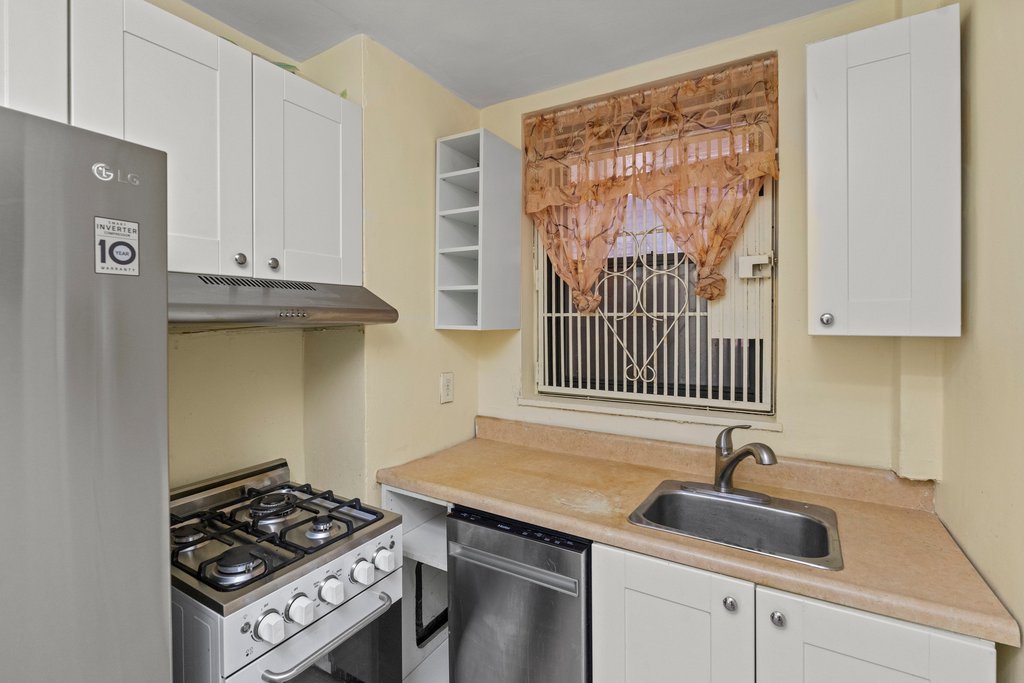 135 West 58th Street, Unit 1C photo 7