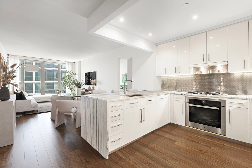 50 Riverside Boulevard, Unit 15M