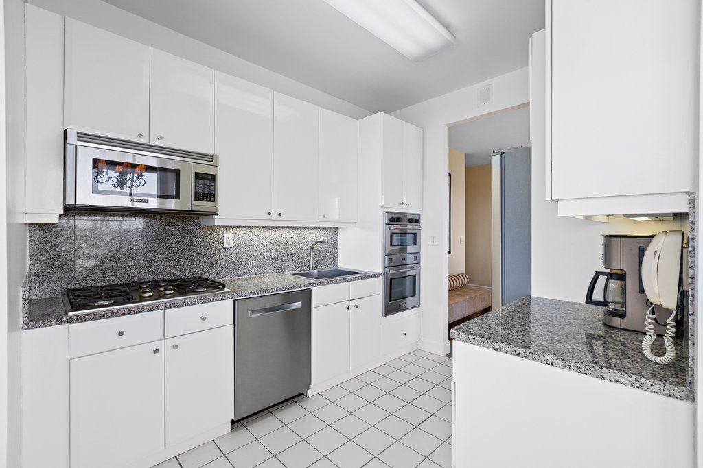 200 Riverside Boulevard, Unit 7A photo 8