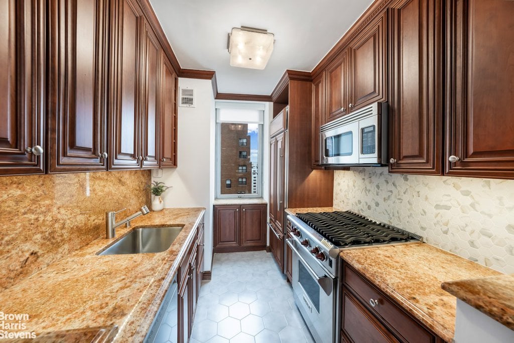 401 East 84th Street, Unit 16A photo 3