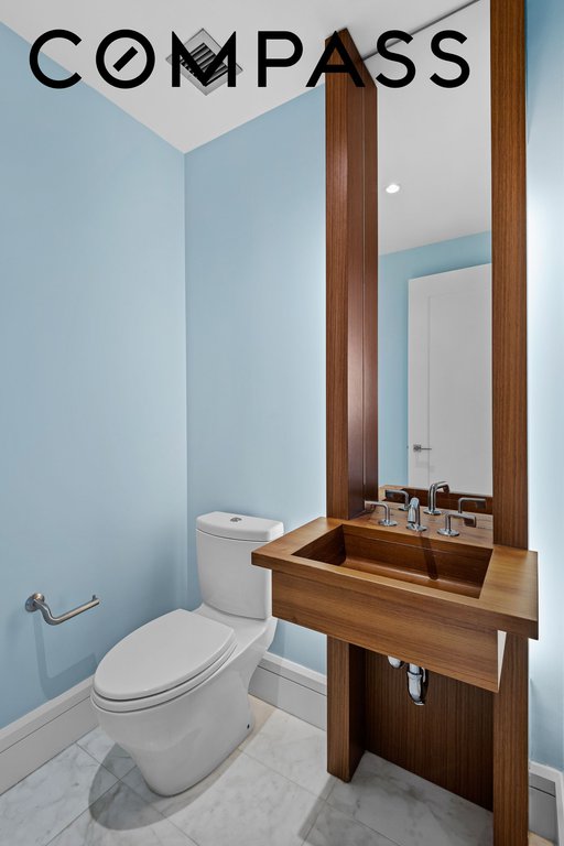 60 Riverside Boulevard, Unit 2402 photo 4