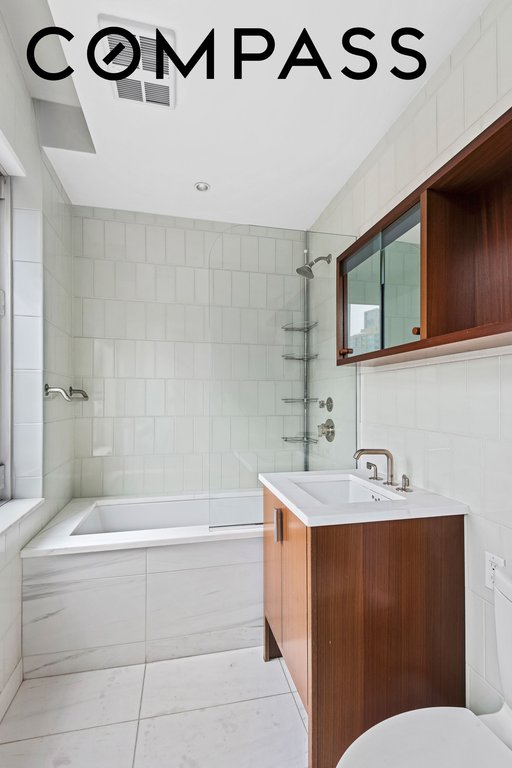 60 Riverside Boulevard, Unit 2402 photo 6