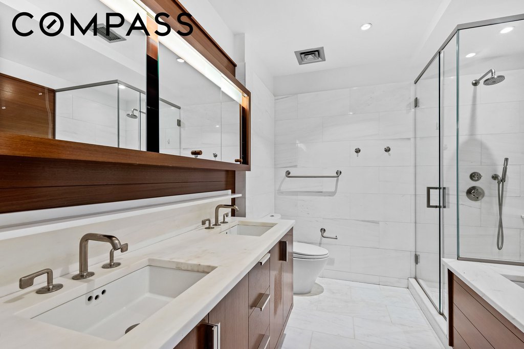 60 Riverside Boulevard, Unit 2402 photo 8