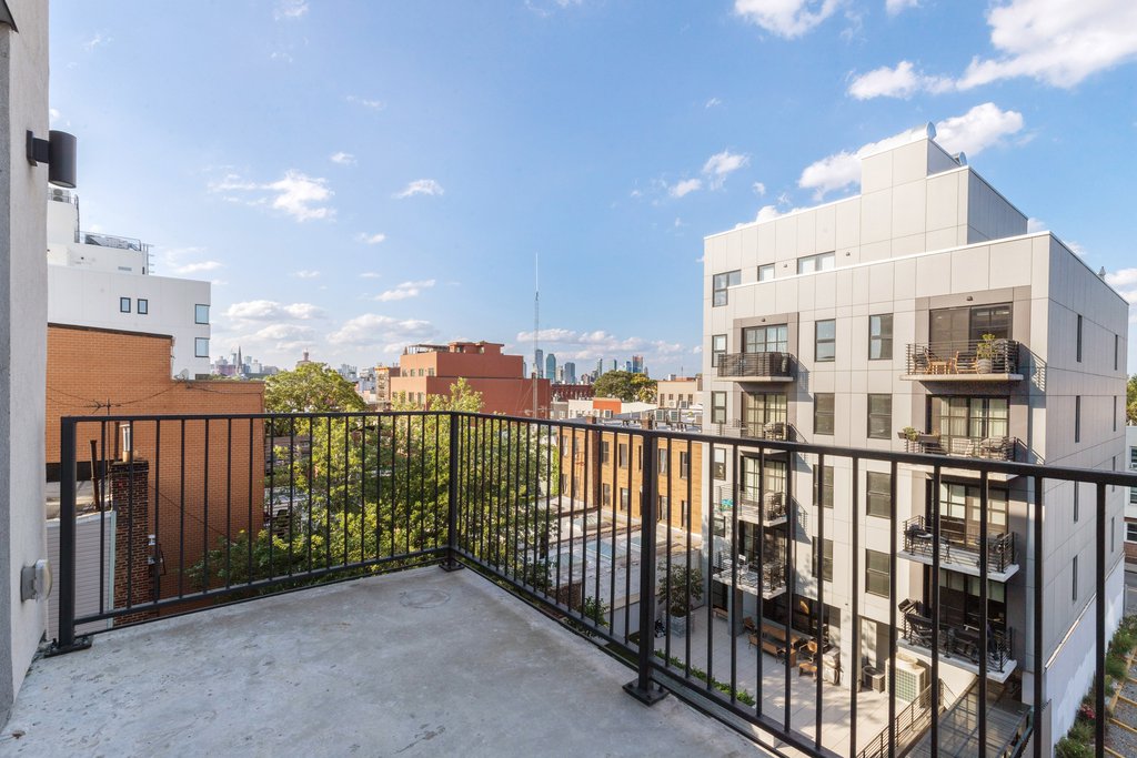 860 Lorimer Street, Unit 5C