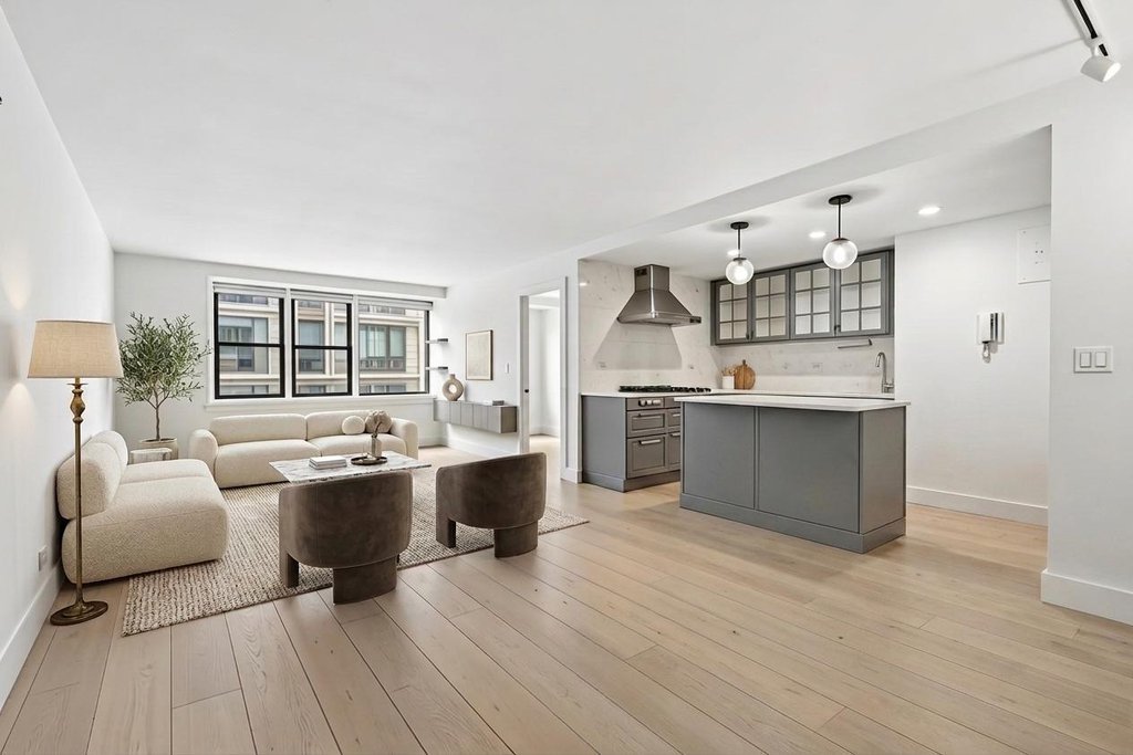 201 East 21st Street, Unit 11R