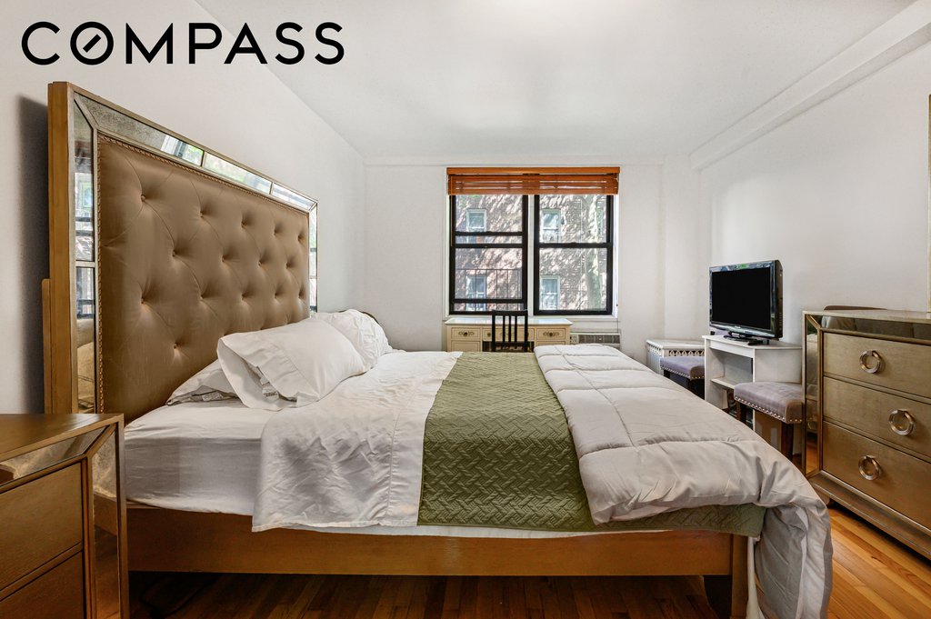275 Webster Avenue, Unit 3G photo 4