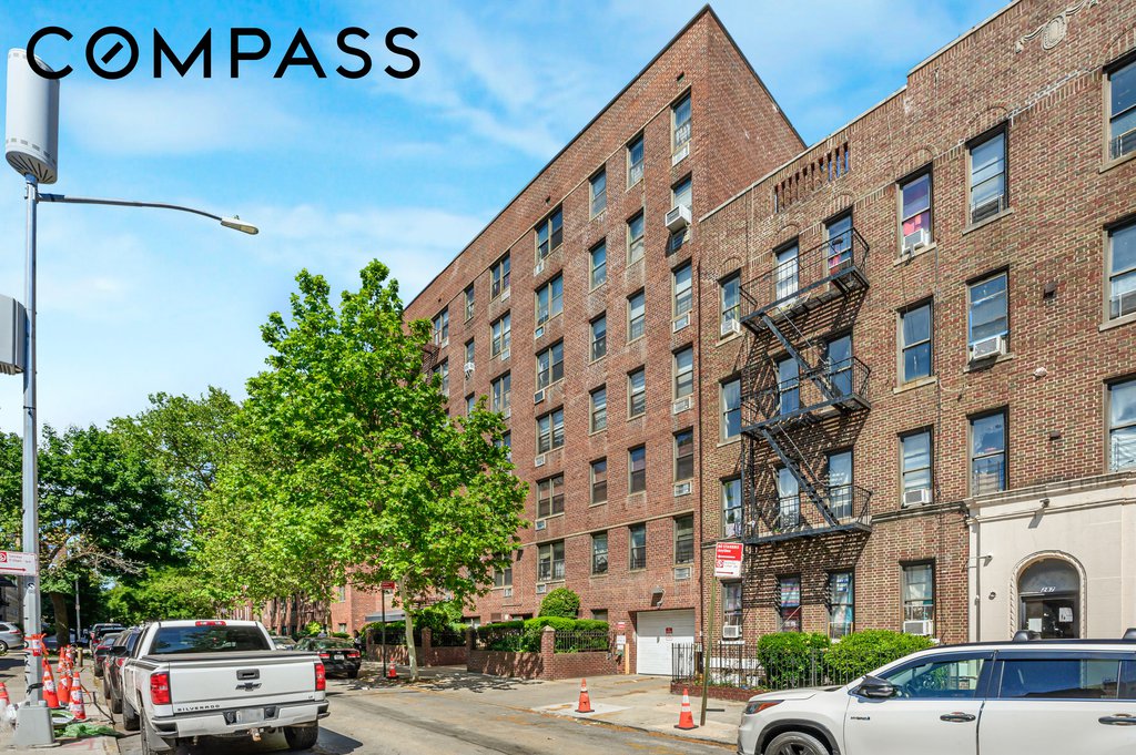 275 Webster Avenue, Unit 3G photo 9