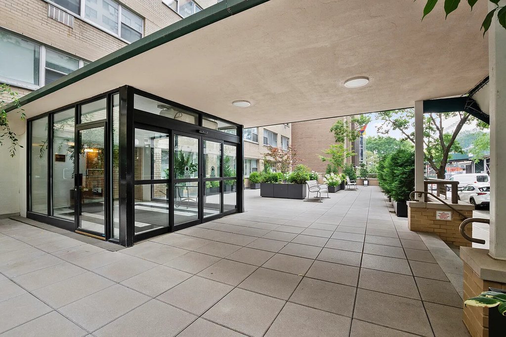 333 East 46th Street, Unit 4J photo 8
