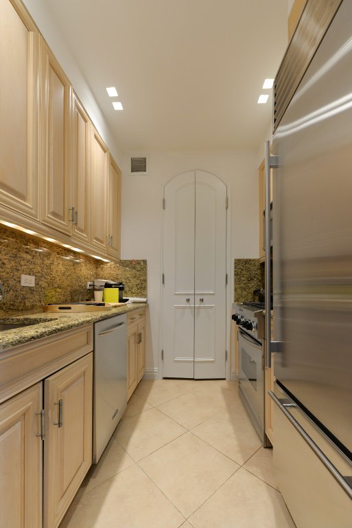 200 East 69th Street, Unit 19E photo 4