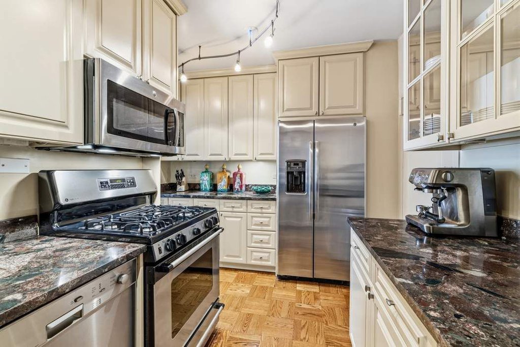 60 Sutton Place South, Unit 3BS photo 5