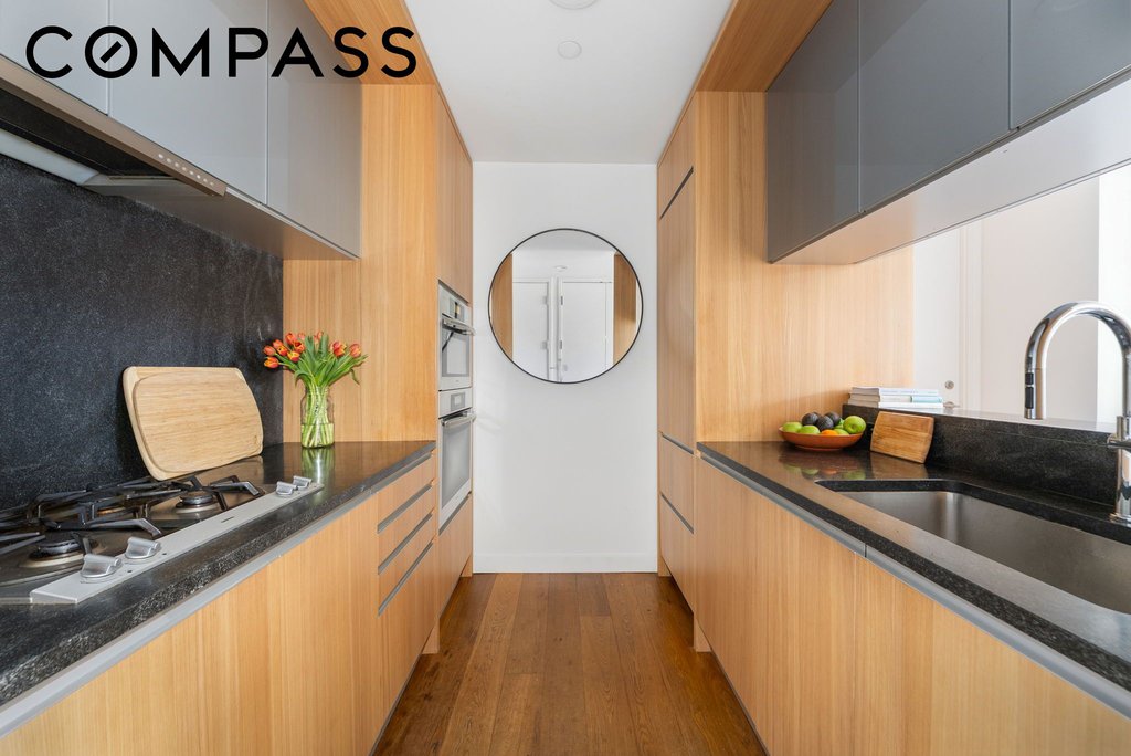 311 West Broadway, Unit 7G photo 4