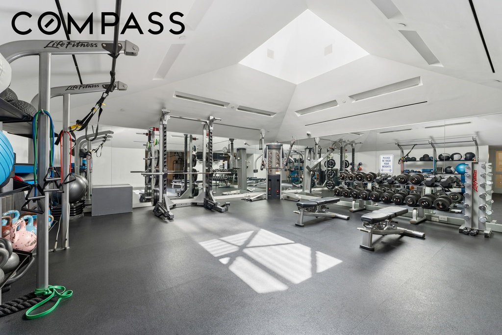 311 West Broadway, Unit 7G photo 12