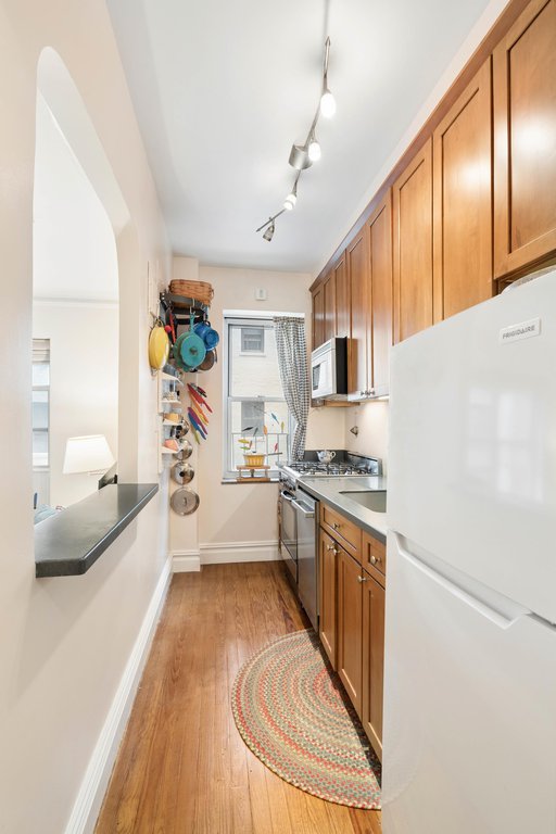 29 West 64th Street, Unit 2F photo 2