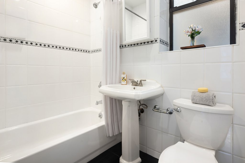 725 Riverside Drive, Unit 2G photo 6