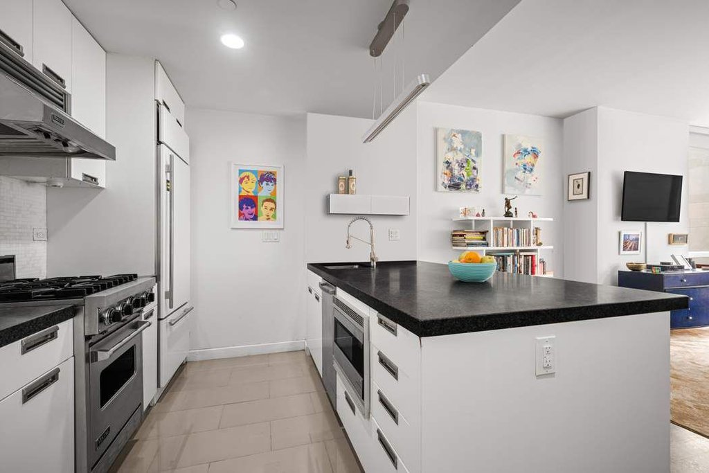 261 West 28th Street, Unit 5D