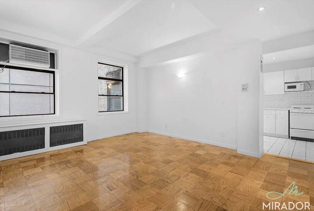 132 East 45th Street, Unit 8F photo 3