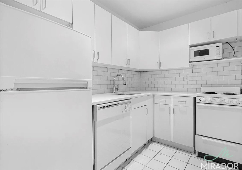 132 East 45th Street, Unit 8F photo 5