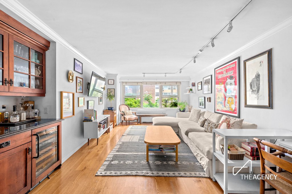 305 East 24th Street, Unit 4D