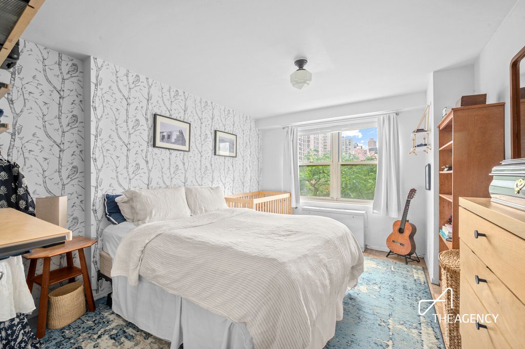 305 East 24th Street, Unit 4D photo 4