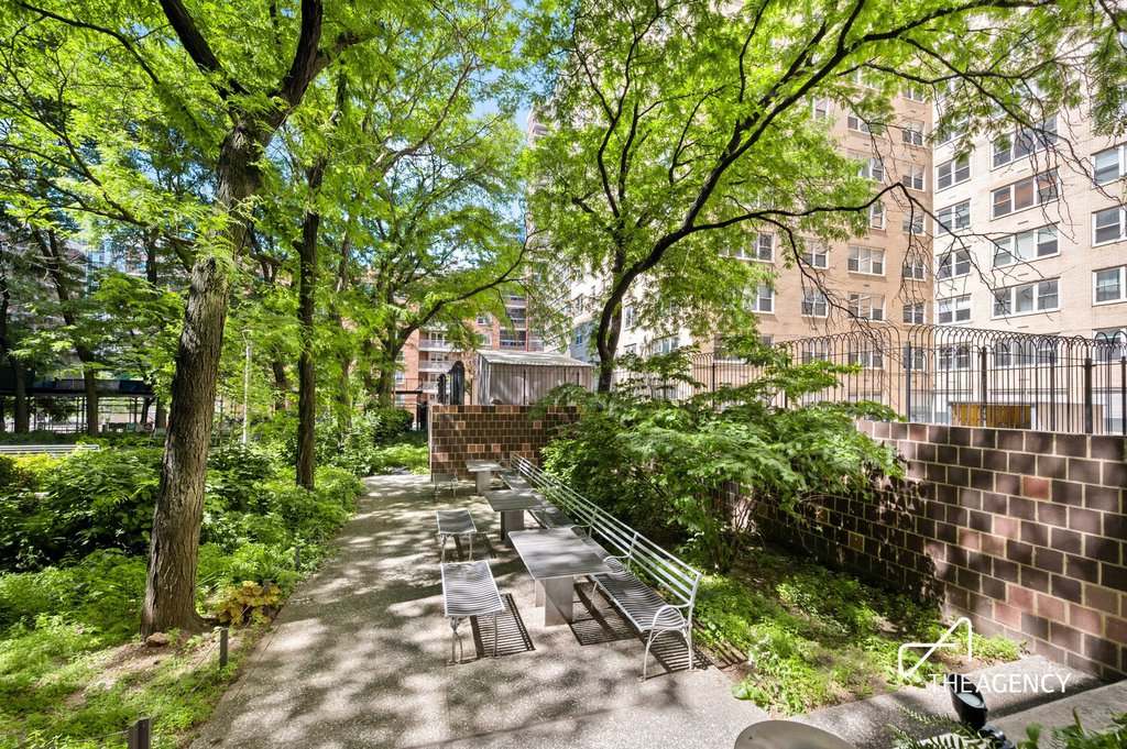 305 East 24th Street, Unit 4D photo 11