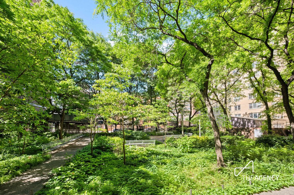 305 East 24th Street, Unit 4D photo 12