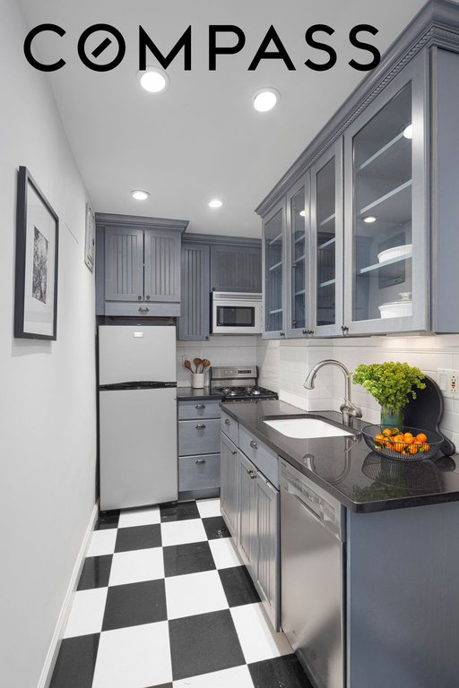 235 West 102nd Street, Unit 9H photo 6
