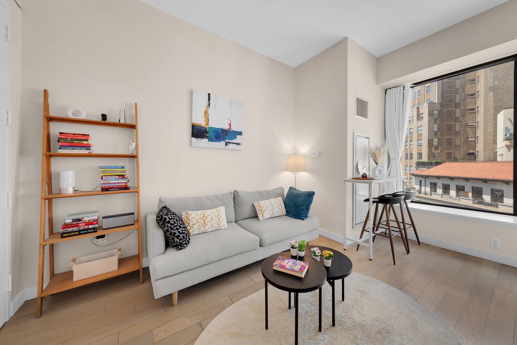 75 Wall Street, Unit 28I photo 3