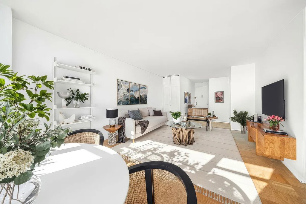 220 East 57th Street, Unit 14J photo 2