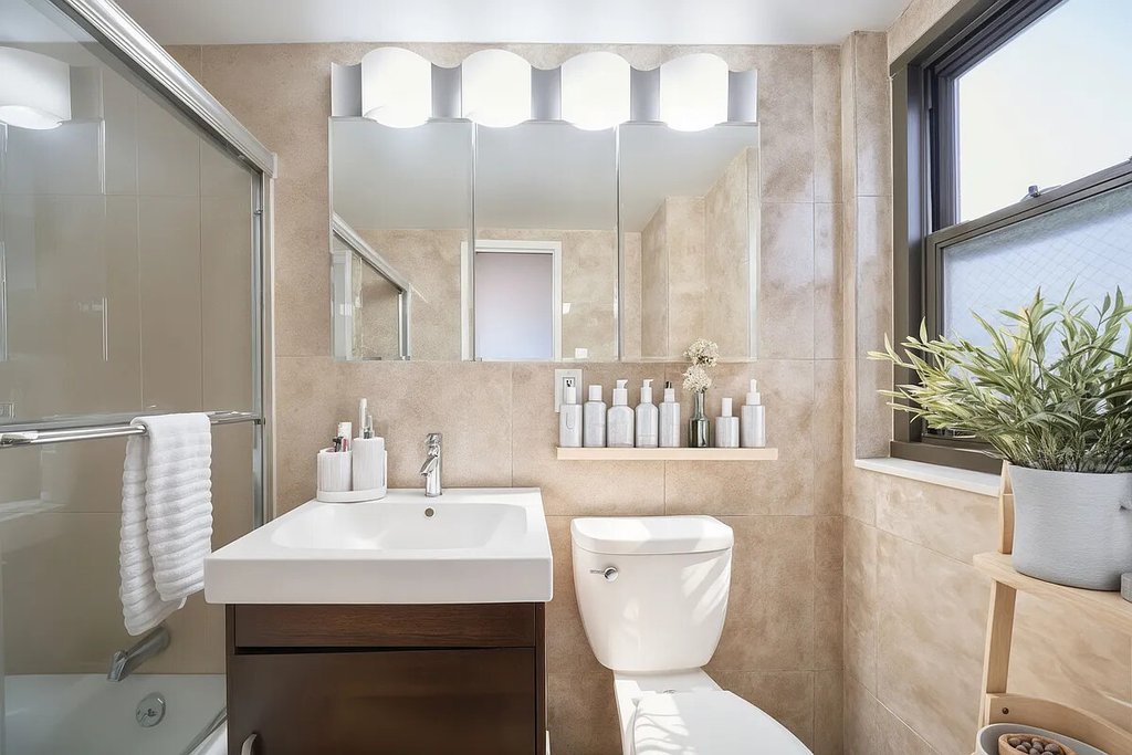 220 East 57th Street, Unit 14J photo 4