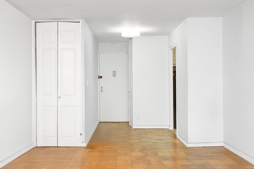 220 East 57th Street, Unit 14J photo 9