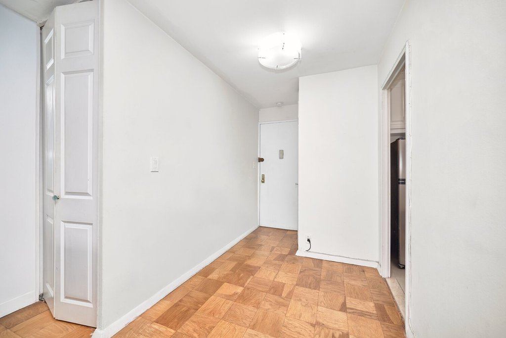 220 East 57th Street, Unit 14J photo 12