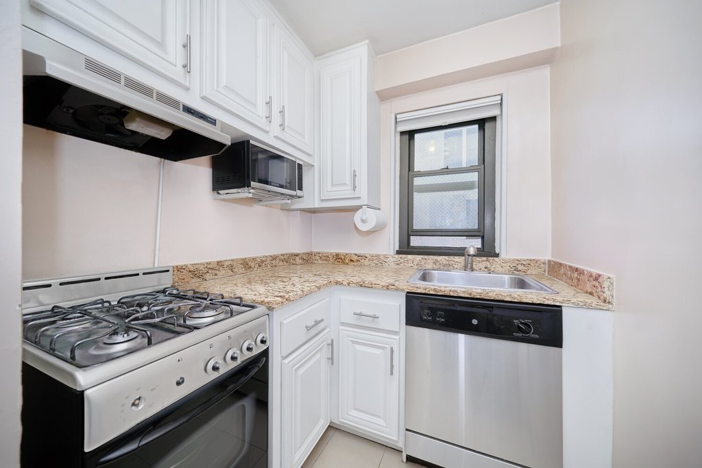 220 East 57th Street, Unit 14J photo 14