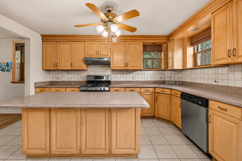 485 Clinton Street – For Sale photo 4