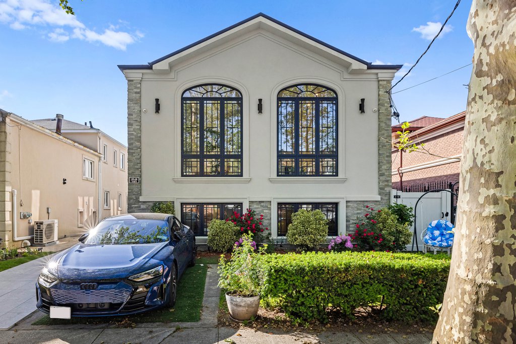 2648 East 64th Street