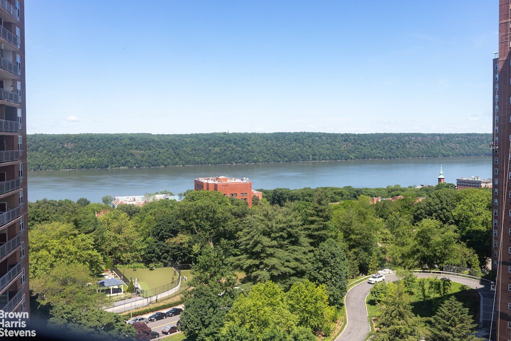 5800 Arlington Avenue, Unit 15B
