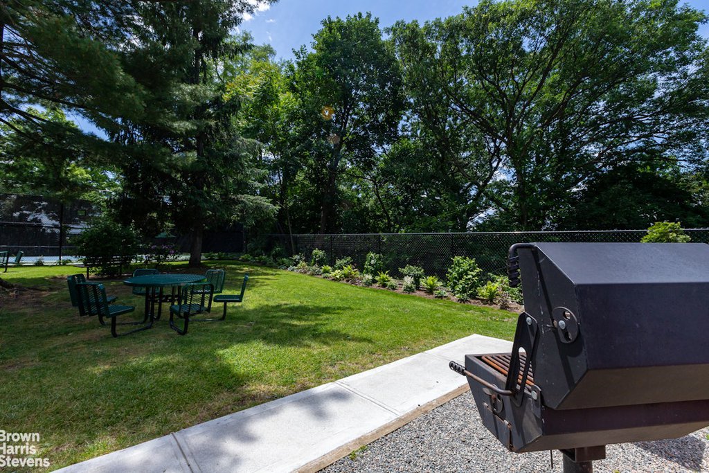 5800 Arlington Avenue, Unit 15B photo 23