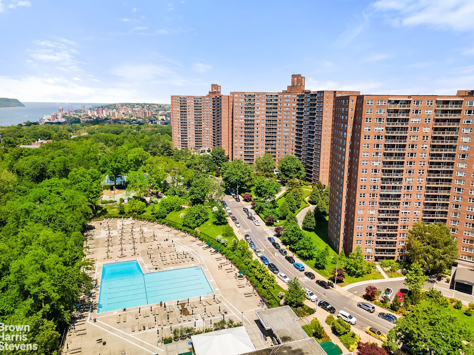 5800 Arlington Avenue, Unit 15B photo 30