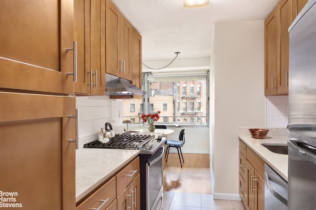 180 Park Row, Unit 4D photo 4