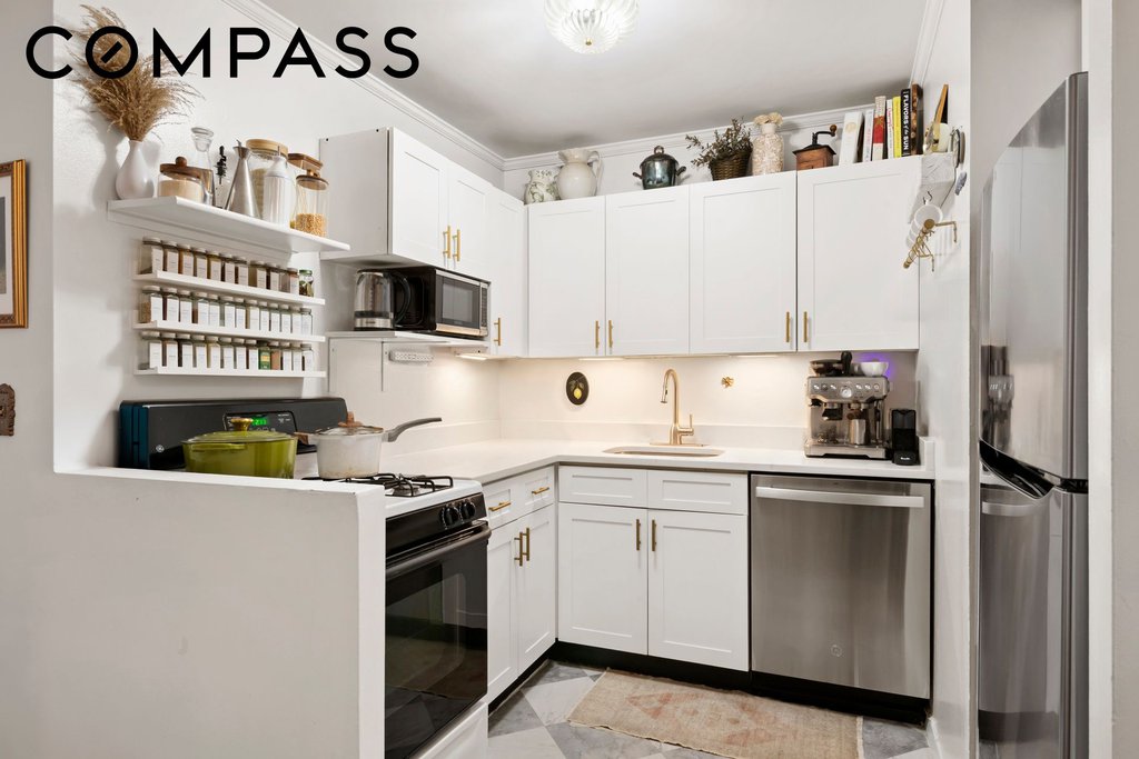 44 East 12th Street, Unit 7E photo 3