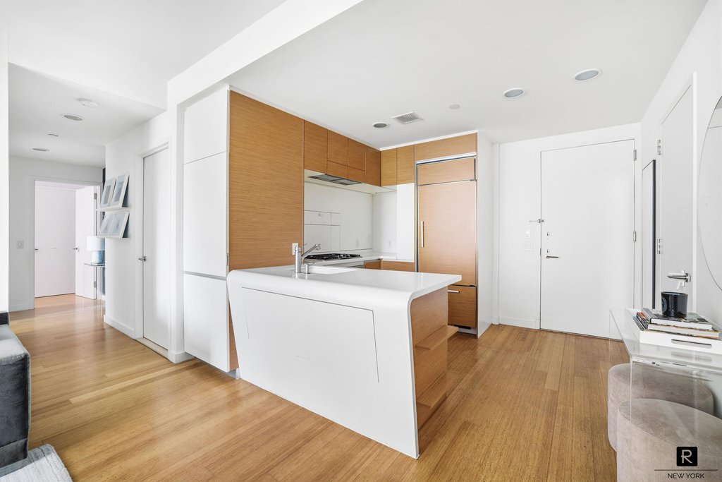2 River Terrace, Unit 4M photo 3